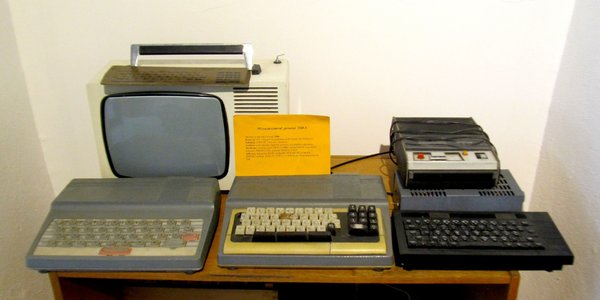 TIM-S_computers_with_peripherals.jpg