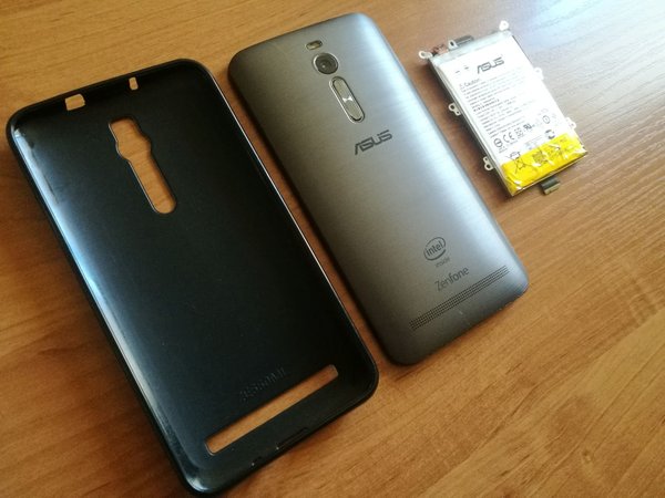 Asus ZE551ML (2).jpg