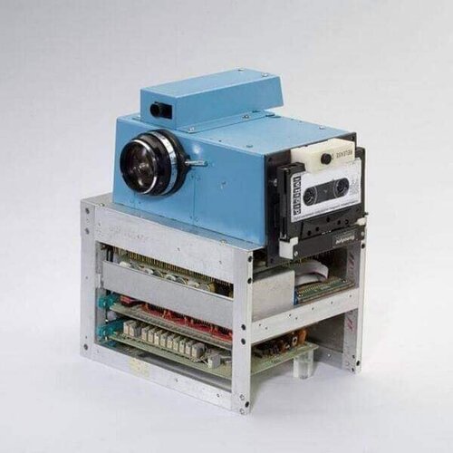 Kodak's first prototype digital camera, 1975.jpg